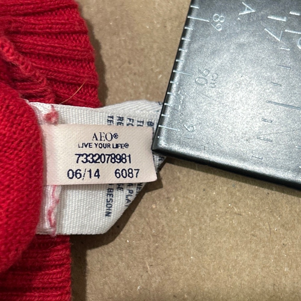 American Eagle Red V-Neck Sweater Mens Medium - Picture 9 of 11